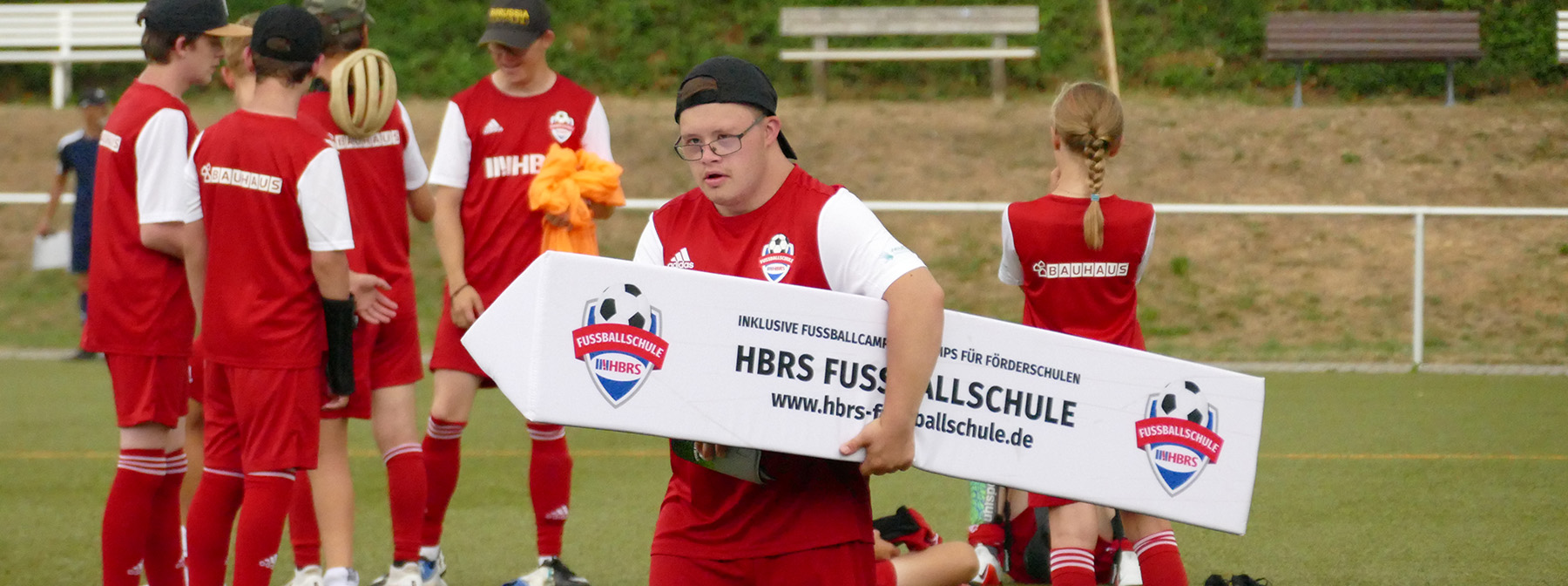 Mehr über den Artikel erfahren Inklusives Fußballcamp mit viel Spaß und Teamgeist